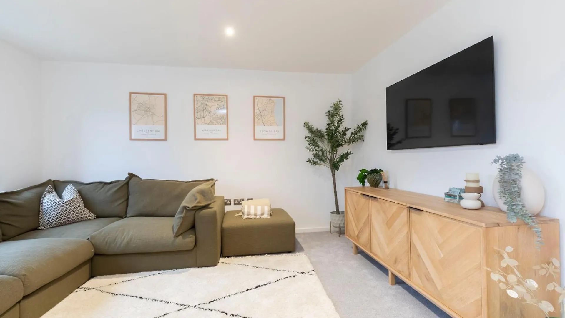 Holiday home Castleton Villas Charlton Kings United Kingdom